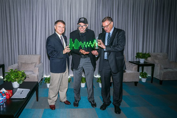 Father of Wearable Computing Professor Steve Mann Visits ShanghaiTech