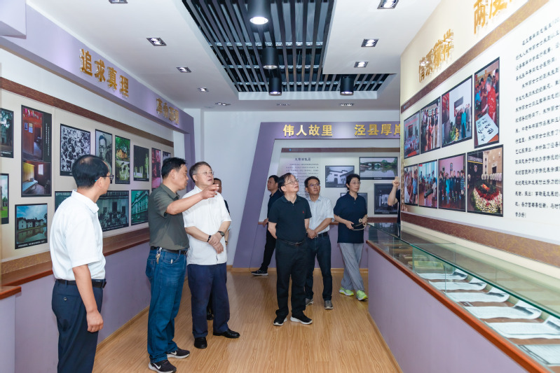 校领导看望上科大安徽泾县社会实践团队师生