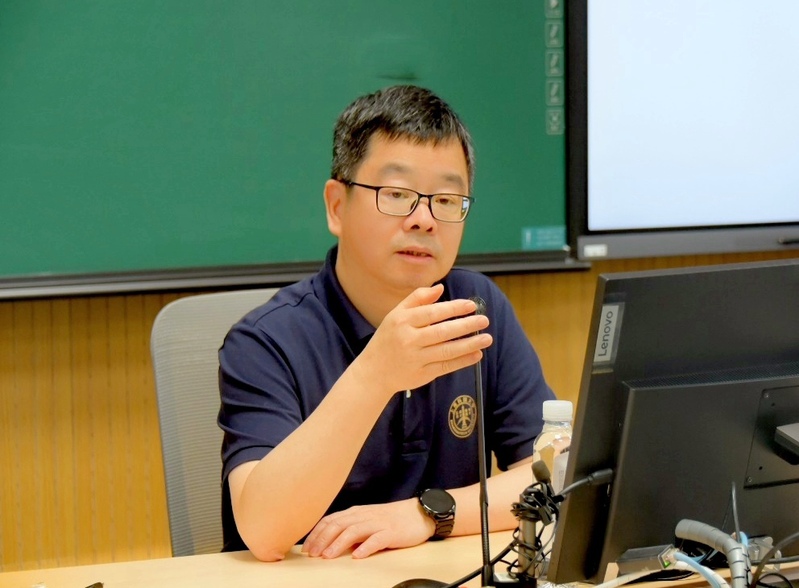 校领导走进思政课堂讲授“新时代科技自立自强”